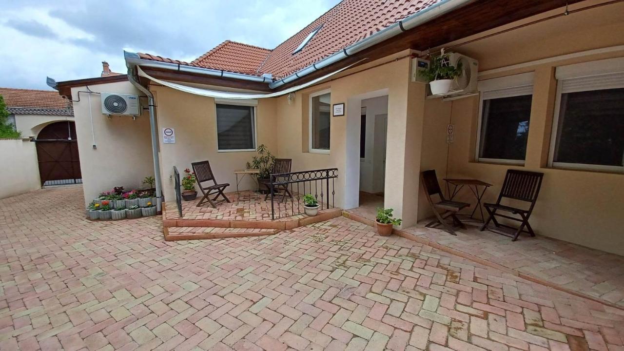 Milla Apartmanok Eger Eksteriør billede